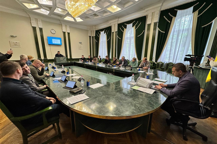 Матеріальна допомога та житло для будинку сімейного типу: виконком Хмельницької міськради розглянув 90 питань