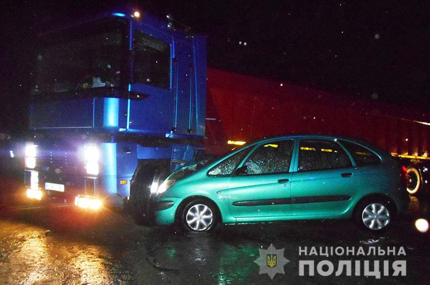 На Хмельниччині від ДТП помер чоловік та 2 людей травмовано