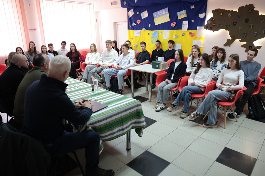 На Хмельниччині відбувся благодійний тренінг з мобільної журналістики для молоді