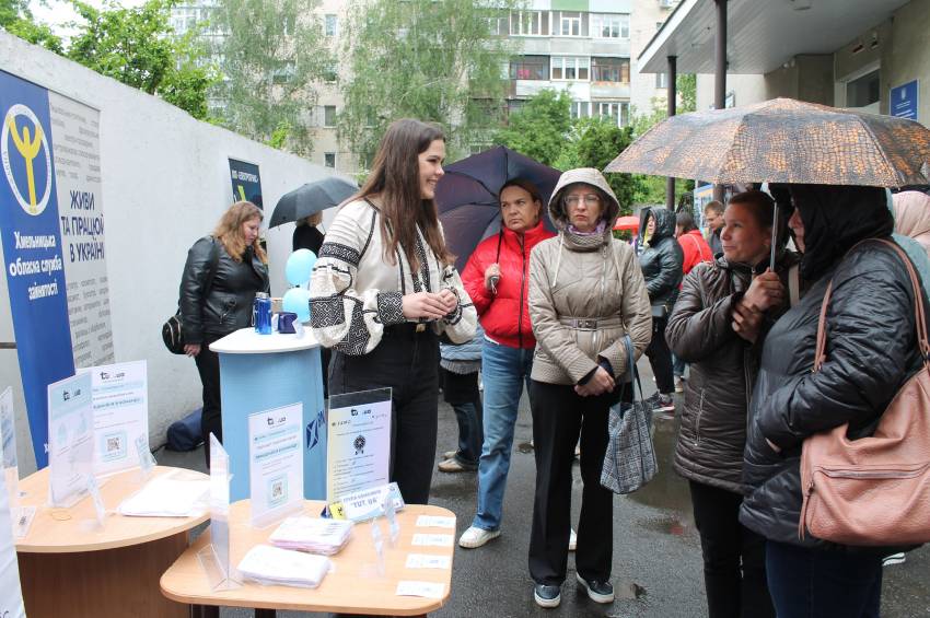 Понад 1000 подолян, які шукають роботу, відвідали Всеукраїнську ярмарку вакансій на Хмельниччині