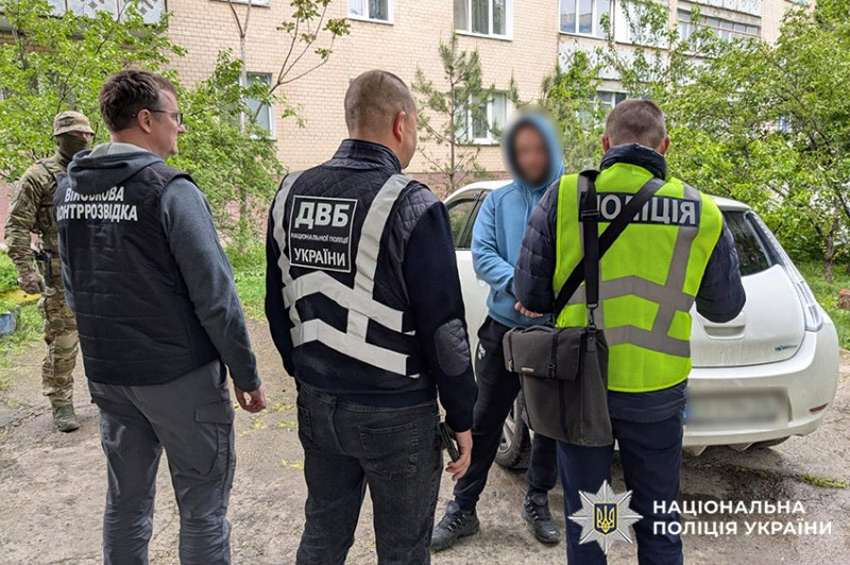 Хмельницькі поліцейські викрили схему переправлення призовників за кордон під виглядом "опікунів"