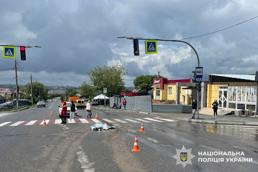 У Хмельницькому вантажівка збила 69-річну пенсіонерку: жінка загинула 