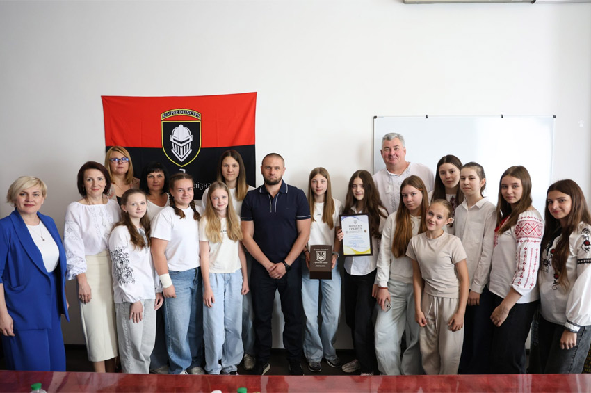 В Хмельницькій ОВА кращим волейболістам та тренерам області вручили Почесні грамоти та цінні подарунки