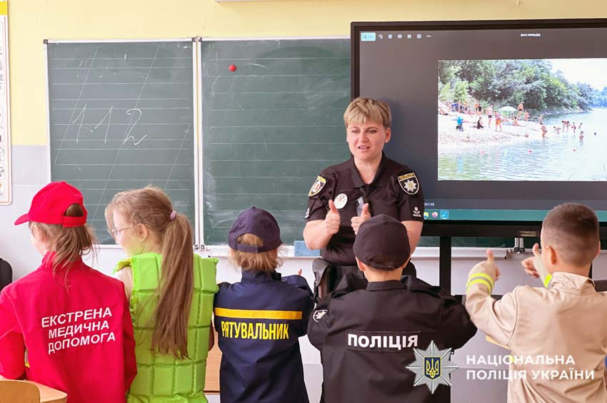 У Нетішині діти навчалися, коли і як викликати екстрені служби