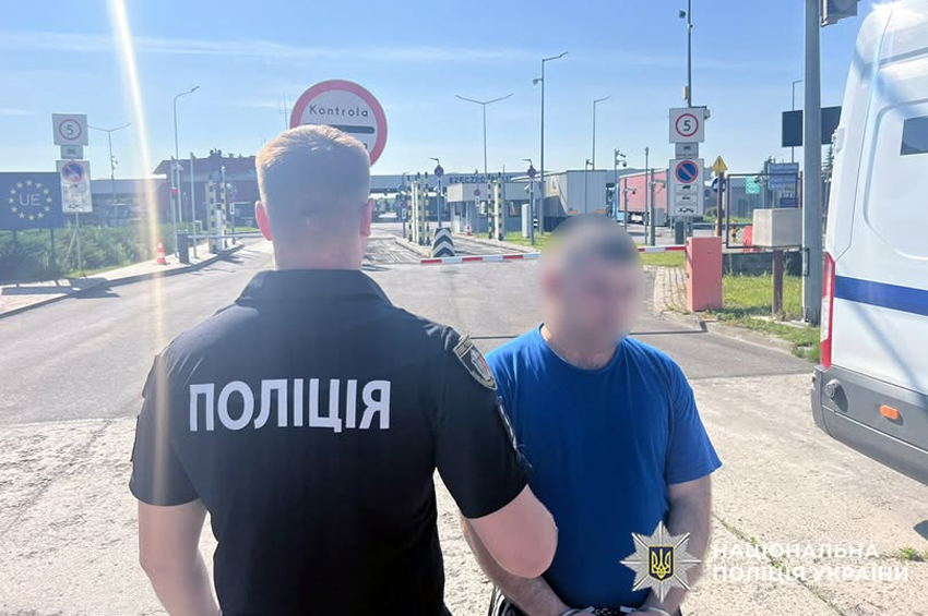 На Хмельниччину екстрадували підозрюваного у виготовленні вибухівки для вчинення умисного вбивства 