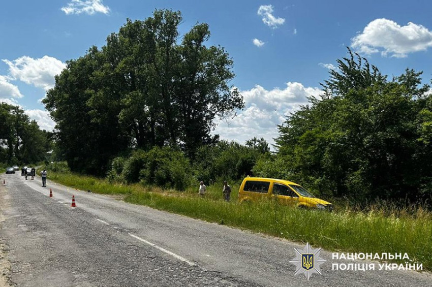 На Хмельниччині слідчі встановлюють обставини ДТП, у якій загинула 59-річна велосипедистка