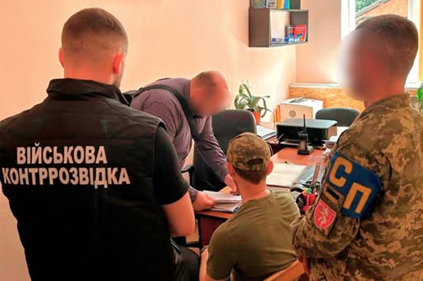 На Хмельниччині затримано військовослужбовця при спробі дачі хабара офіцеру зонального відділу ВСП
