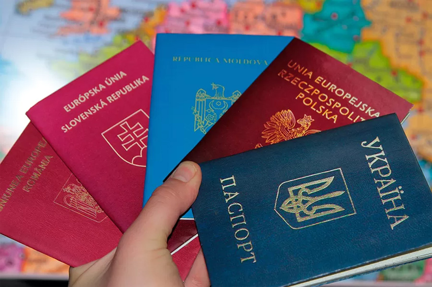 Множинне громадянство для українців: що змінить ухвалений закон