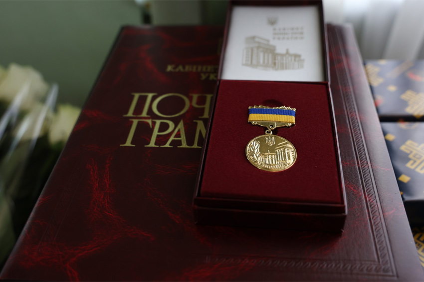 В Хмельницькій ОВА вручили відзнаки і грамоти з нагоди Дня Конституції України