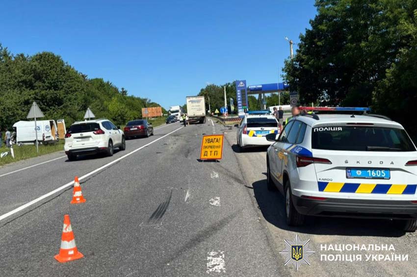 ДТП на Волочищині: водій легковика помер у лікарні
