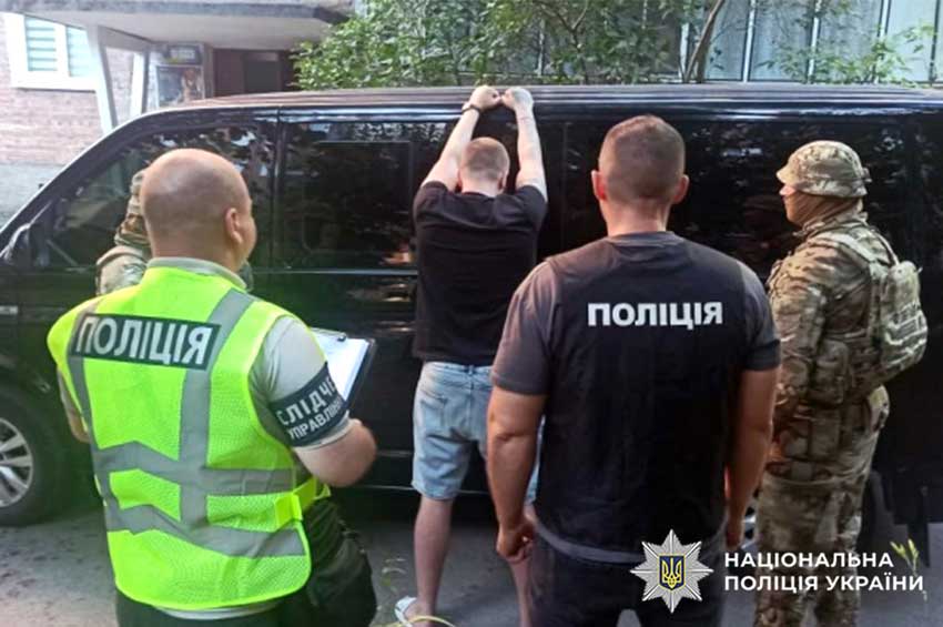 У Хмельницькому рекетири вимагали в підприємця 100 тисяч доларів
