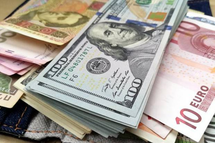 Євро майже 50 гривень: чому курс б’є рекорди?
