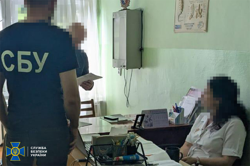 У Хмельницькому затримано підприємицю, яка продавала фейкові документи про непридатність до служби