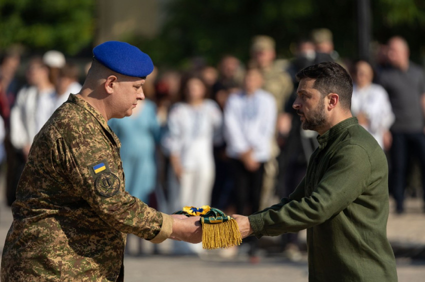 Полк Нацгвардії з Хмельниччини нагородили стрічкою «За мужність та відвагу»