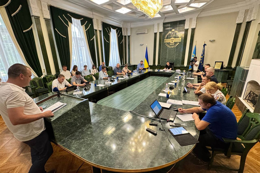 Опалювальний сезон, кишенькові кошти та тарифи на проїзд: виконком Хмельницької міськради розглянув 122 питання