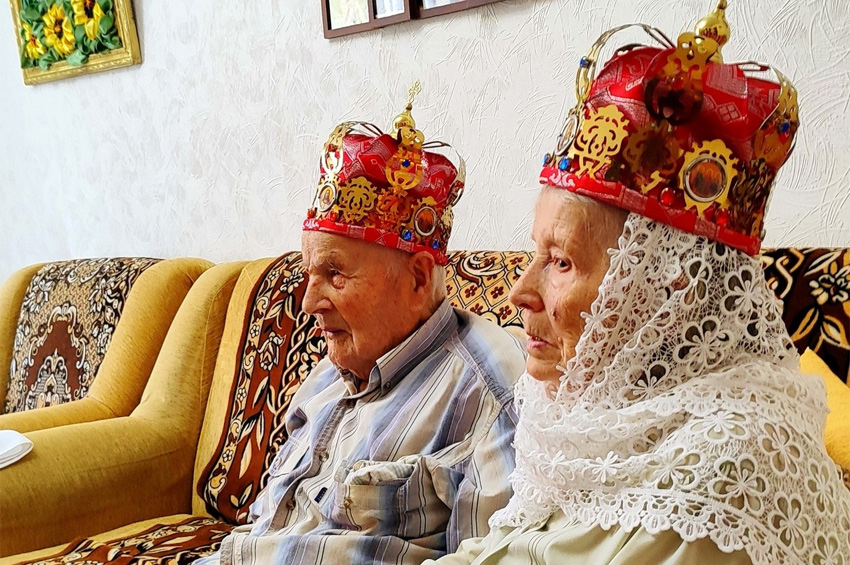 Йому – 103 роки, їй – 92: у Старокостянтинові повінчалася пара довгожителів
