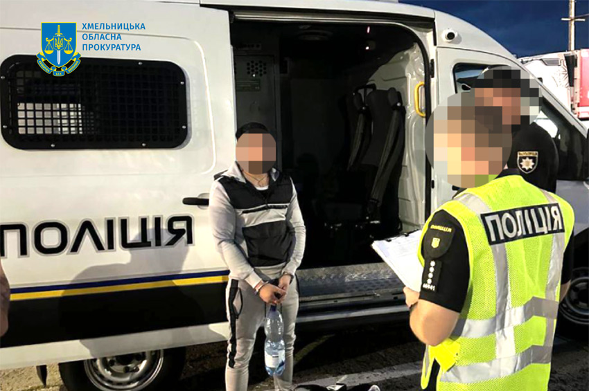 1800 доларів хабаря в пачці від цигарок: з Німеччини екстрадовано шепетівчанина, який намагався підкупити слідчого