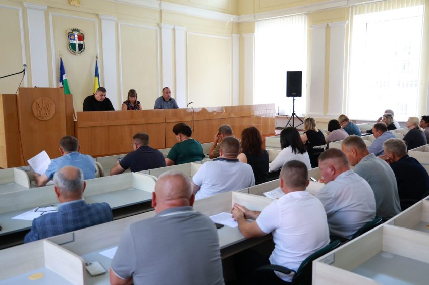 Володимир Юр’єв провів робочу нараду з головами громад Шепетівського району щодо впровадження фахівців із супроводу ветеранів