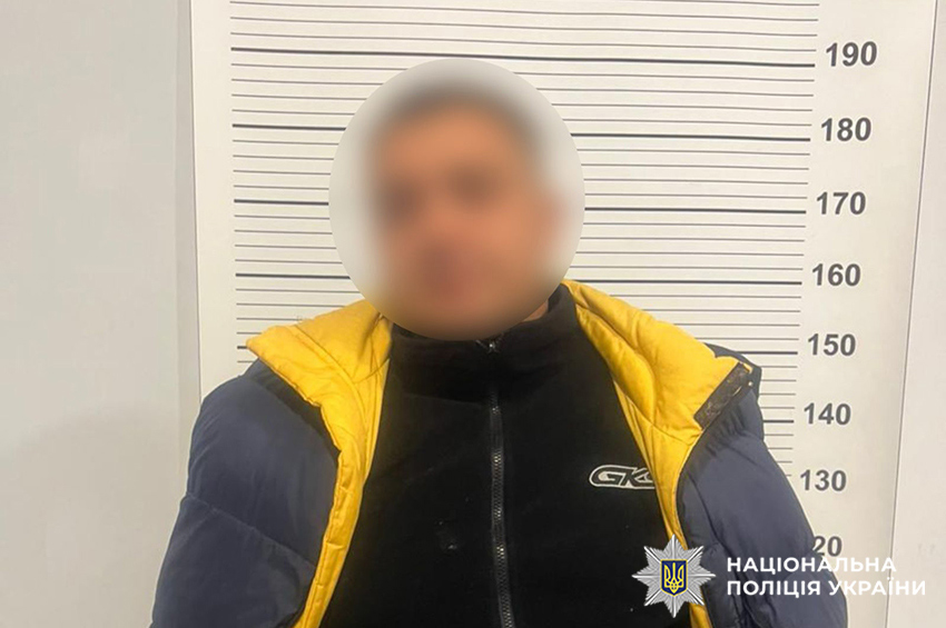 Вихопив телефон і втік: поліція Хмельницького затримала 37-річного грабіжника