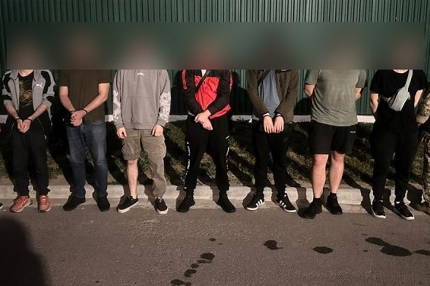 Прикордонники зупинили чоловіків з Хмельниччини, які намагалися незаконно виїхати з України