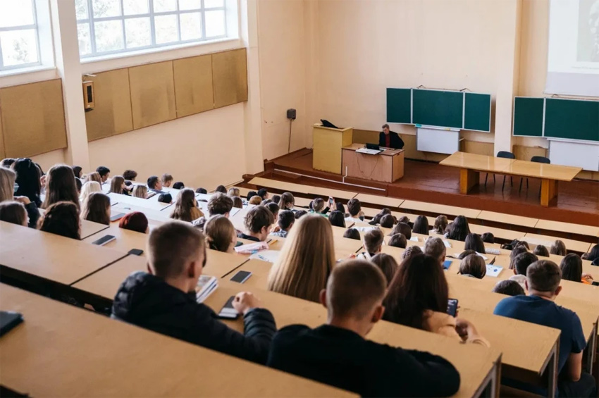 Закриття шкіл та військова підготовка студентів: що зміниться з вересня?