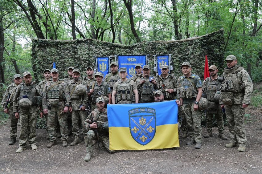 Двоє військовослужбовців з Хмельниччини відзначені почесними відзнаками Головнокомандувача ЗСУ