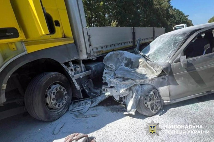 Смертельне ДТП на Кам’янеччині: пасажирка ВАЗу померла в кареті швидкої допомоги