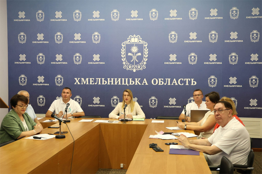 В Хмельницькій ОВА обговорили питання профілактики серцево-судинних хвороб та зниження рівня туберкульозу