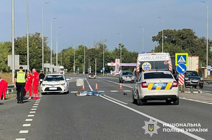 На Летичівщині в ДТП загинула пішохідка. Поліція шукає очевидців