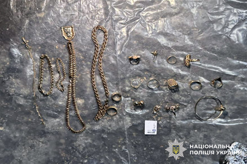 Зв’язали господаря і погрожували пістолетом: на Кам’янеччині затримали групу грабіжників