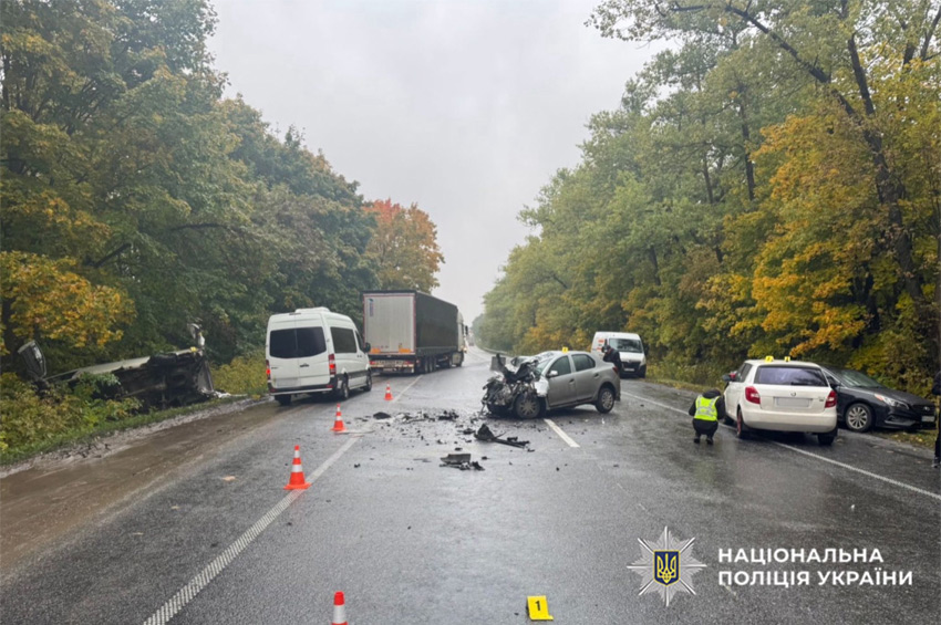Поблизу села Гвардійське сталася масштабна ДТП за участю чотирьох автомобілів: постраждала жінка