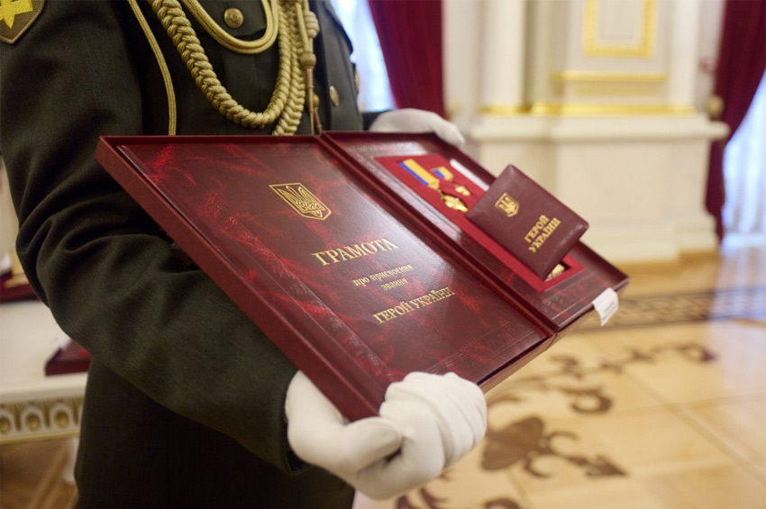 Президент України вручив ордени «Золота Зірка» Героям України: серед нагороджених — військові з Хмельниччини