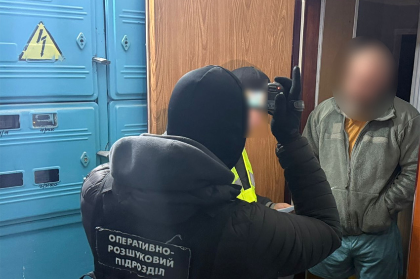 За 7 тис. доларів хмельничанин і посадовець міськради організували незаконний виїзд людей до Молдови