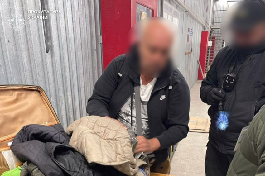 Контрабанда з Єгипту: жителя Хмельниччини затримано за незаконне перевезення лікарських засобів 