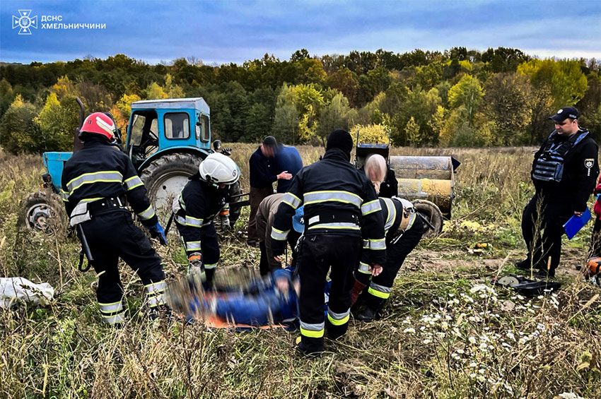 Трагедія під час польових робіт: на Хмельниччині чоловіка затягнуло на вал трактора