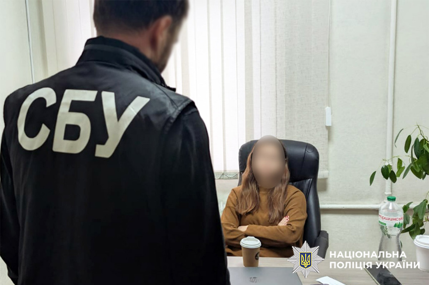 Під виглядом фінансової консультантки жінка видурила у хмельничан 180 тисяч гривень