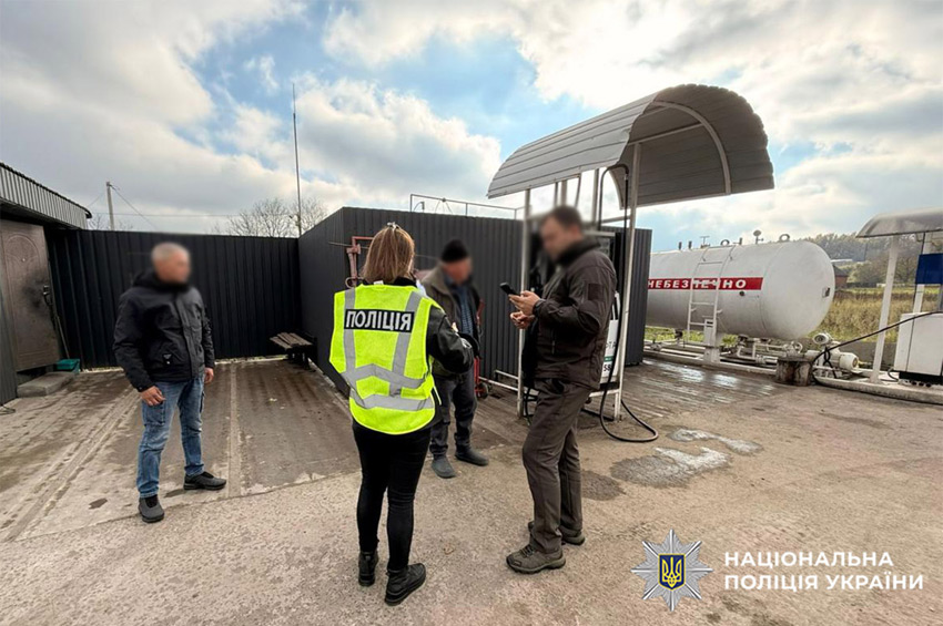 На Хмельниччині викрили мережу нелегальних автозаправок