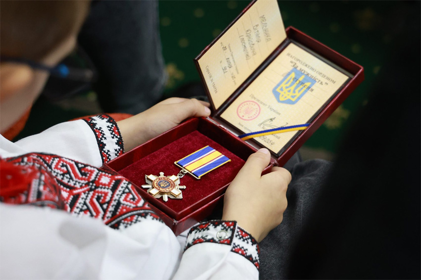 Сергій Тюрін вручив державні нагороди родинам загиблих Героїв та воїну-захиснику