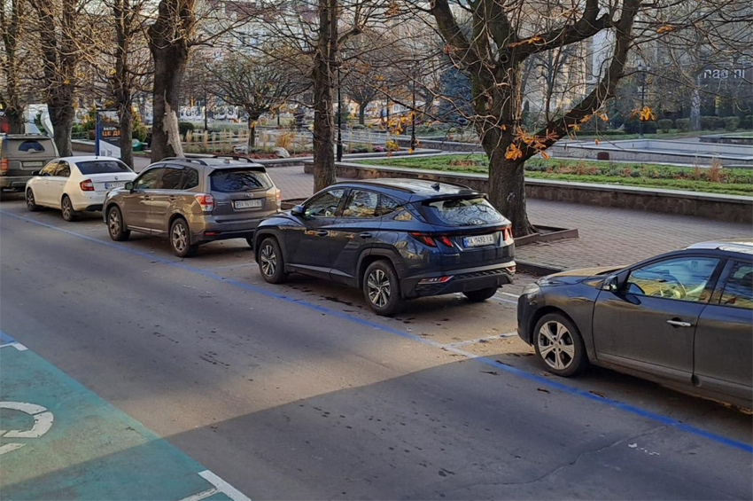 У Хмельницькому з 1 грудня запрацюють дві нові зони платного паркування