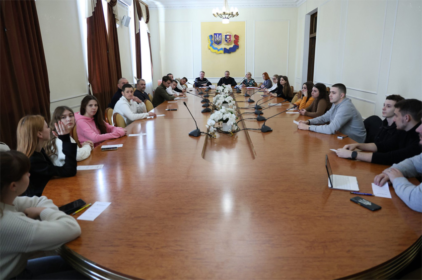 Відбулося перше засідання оновленого складу Молодіжної ради при Хмельницькій ОВА