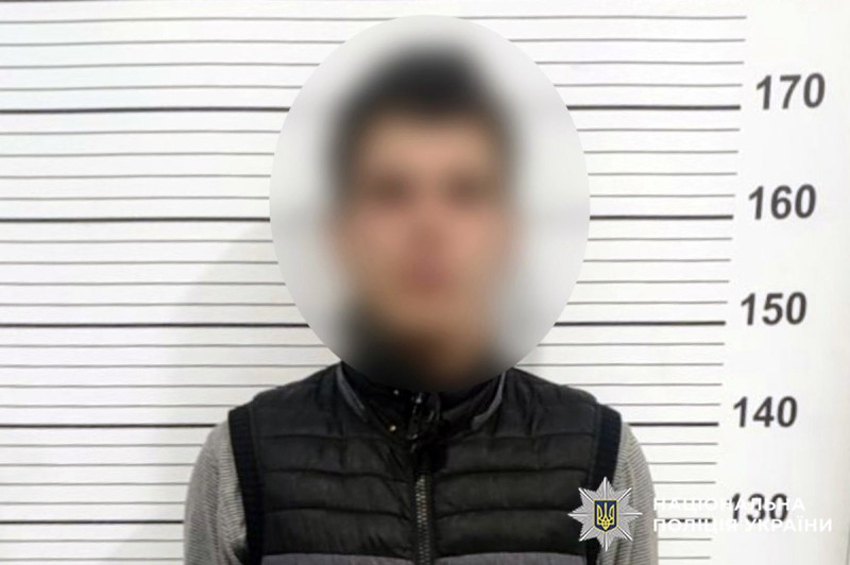 На Хмельниччині 21-річний чоловік викрав із будинку знайомих майже 180 тис гривень