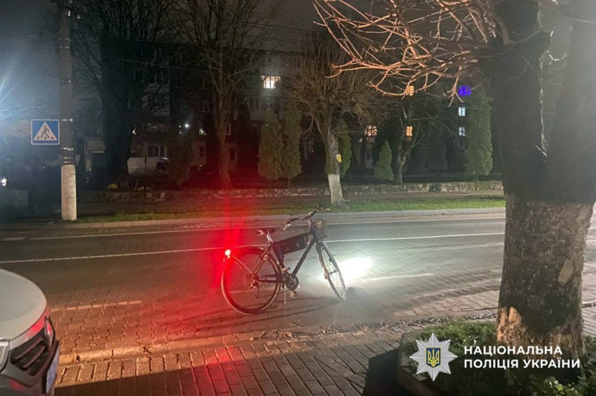 ДТП у Дунаївцях: електровелосипедист наїхав на жінку на пішохідній доріжці