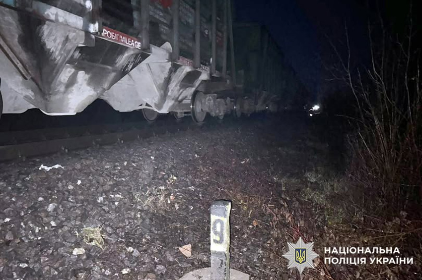 На Хмельниччині поїзд наїхав на чоловіка: від отриманих травм пенсіонер помер