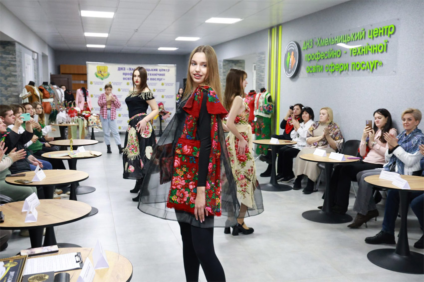На Хмельниччині відбувся Регіональний конкурс юних дизайнерів «Нове життя української хустки»