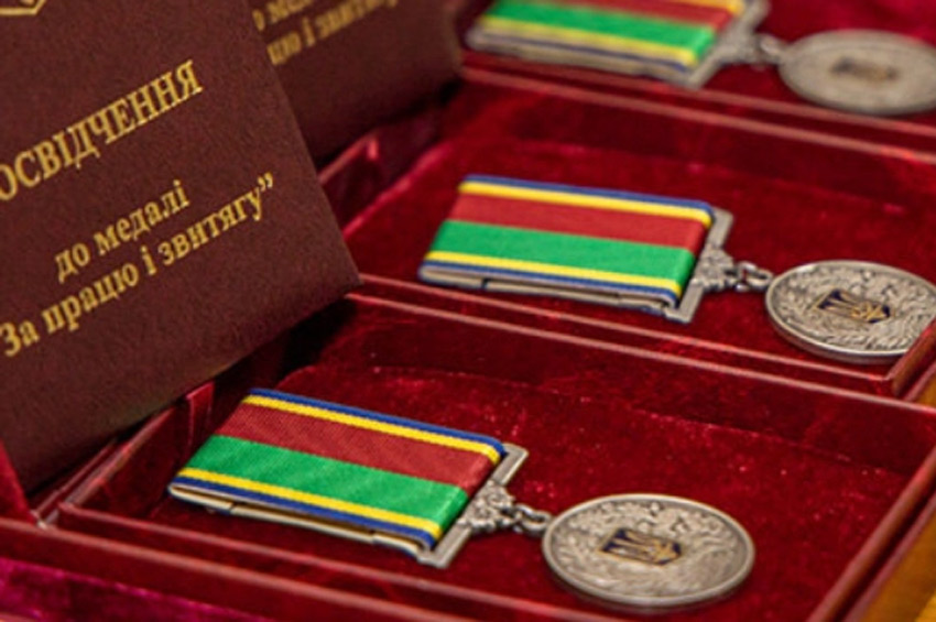 Медаль «За працю і звитягу» отримав директор муніципальної компанії Хмельницького