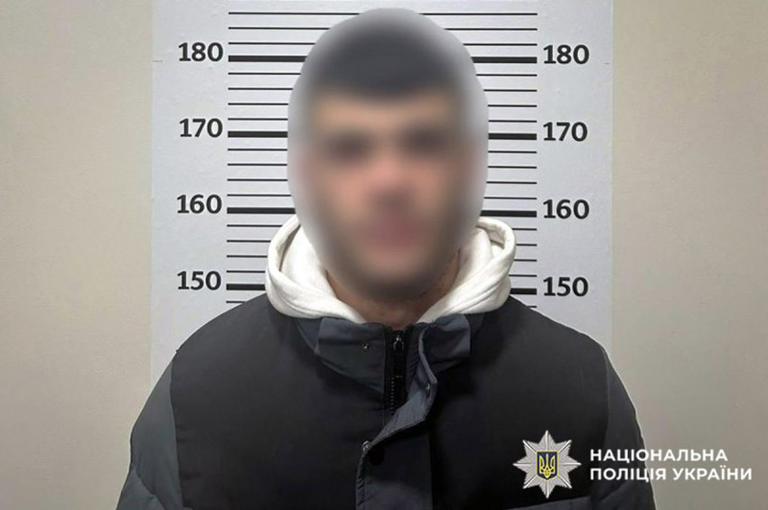 У Кам’янці-Подільському зловмисник силоміць відібрав авто у водія: йому загрожує до 8 років ув’язнення