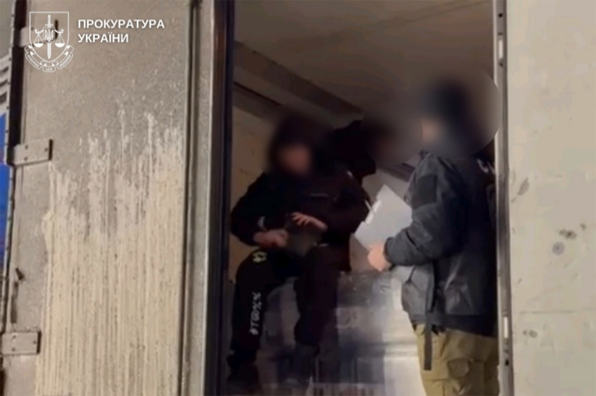 Хмельничанин намагався незаконно виїхати за кордон, заховавшись у вантажівці з пивом 