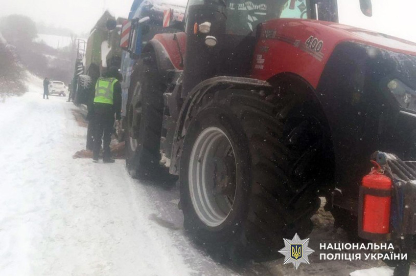 Смертельна аварія на Ярмолинеччині: трактор збив водія вантажівки