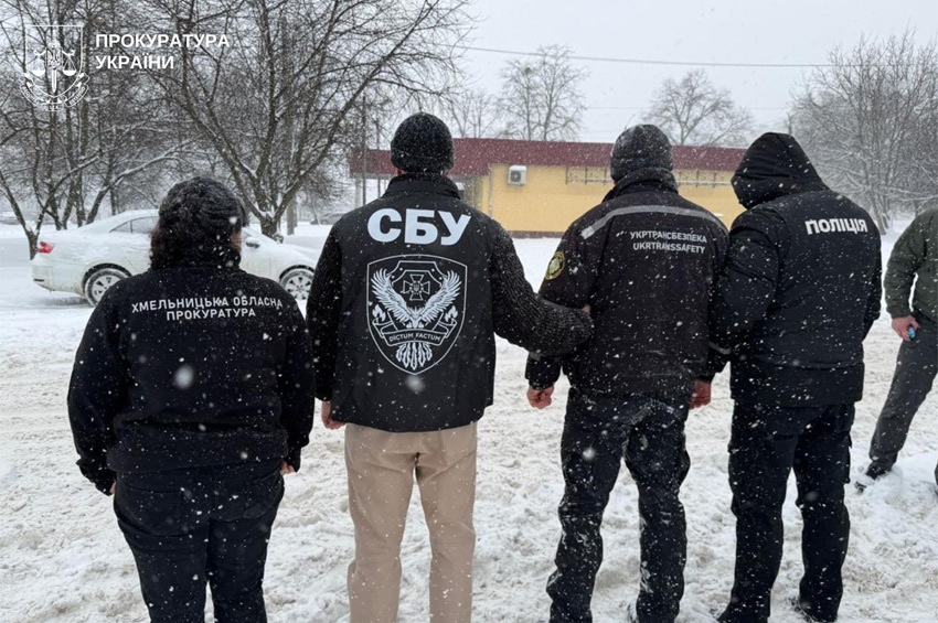 У Хмельницькій області посадовця Укртрансбезпеки підозрюють у вимаганні 30 тисяч гривень хабаря