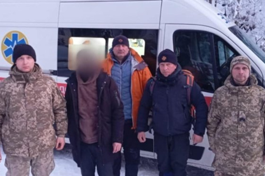 Заблукав у горах: на Закарпатті врятували жителя Хмельниччини, який тікав за кордон